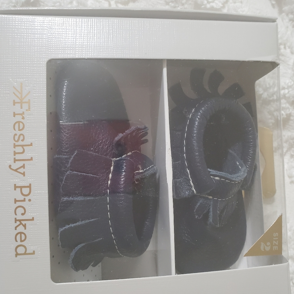 *sold*Freshly picked moccs navy